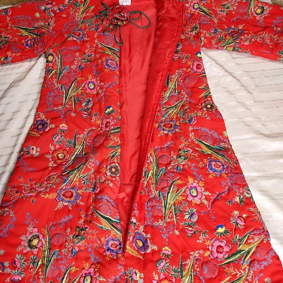 VTG NEIMAN MARCUS Red Floral Quilted Robe - Picture 5 of 11